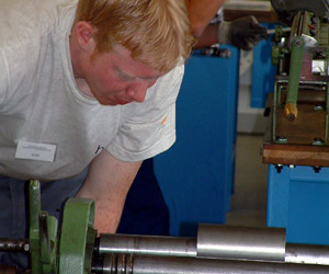 Arbeit an der Rundmaschine
