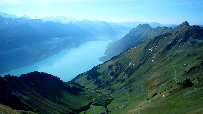 Blick auf den Brienzersee, und das Bödeli (Interlaken)