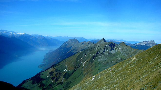 Brienzersee und traumhafte Alpenketten